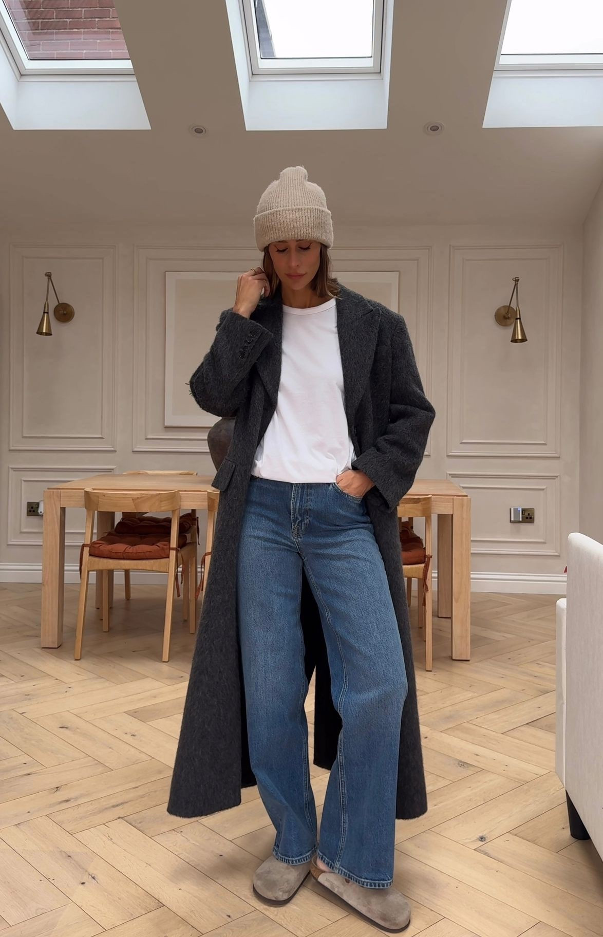 Old Arket coat — found similar ones for you below 🩶

Autumn outfit, autumn jacket, trench coat, wool coat, plain white tee, beanie

#LTKuk #LTKautumn #LTKwinter