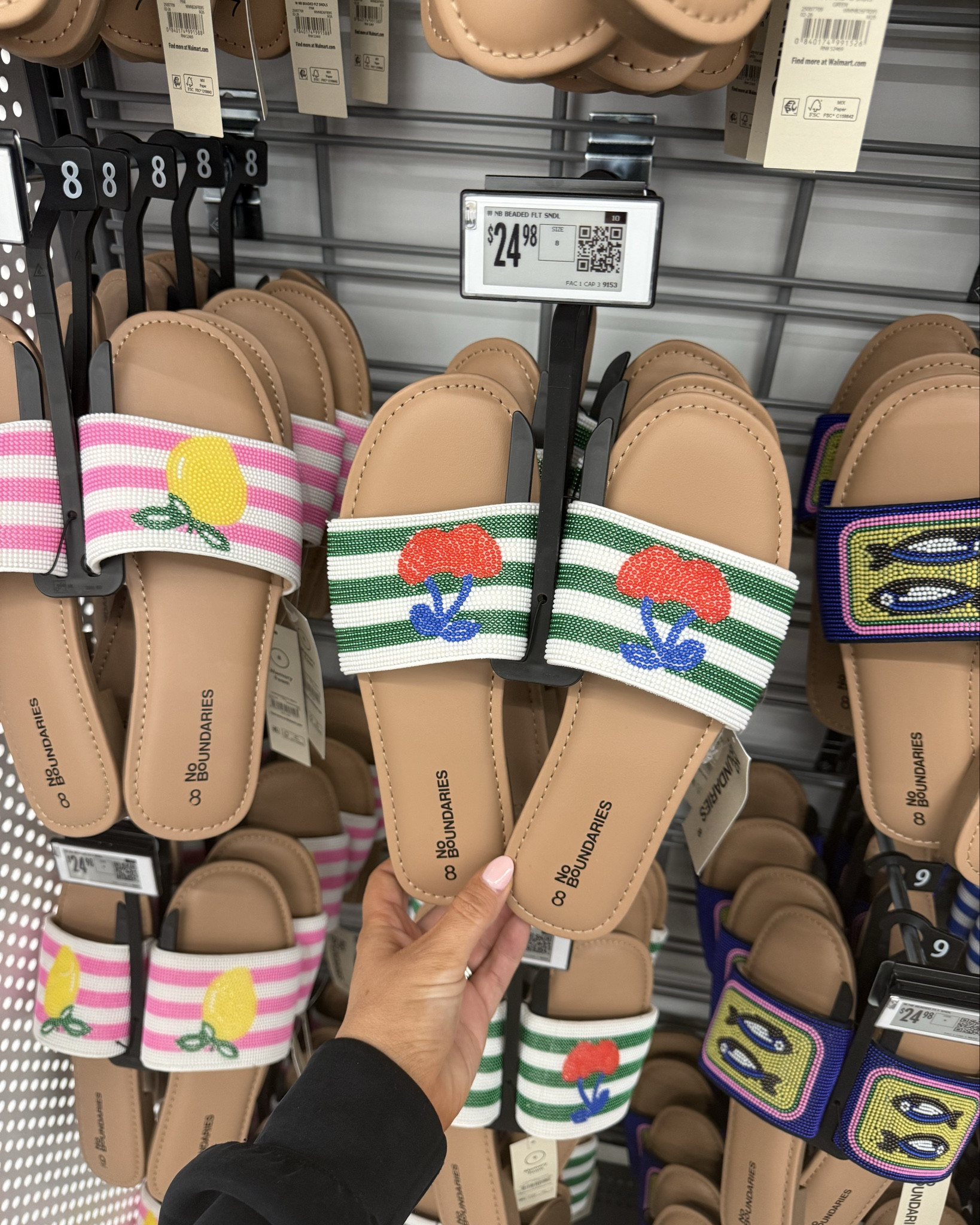 No boundaries slide sandals! Would love these for the beach! 