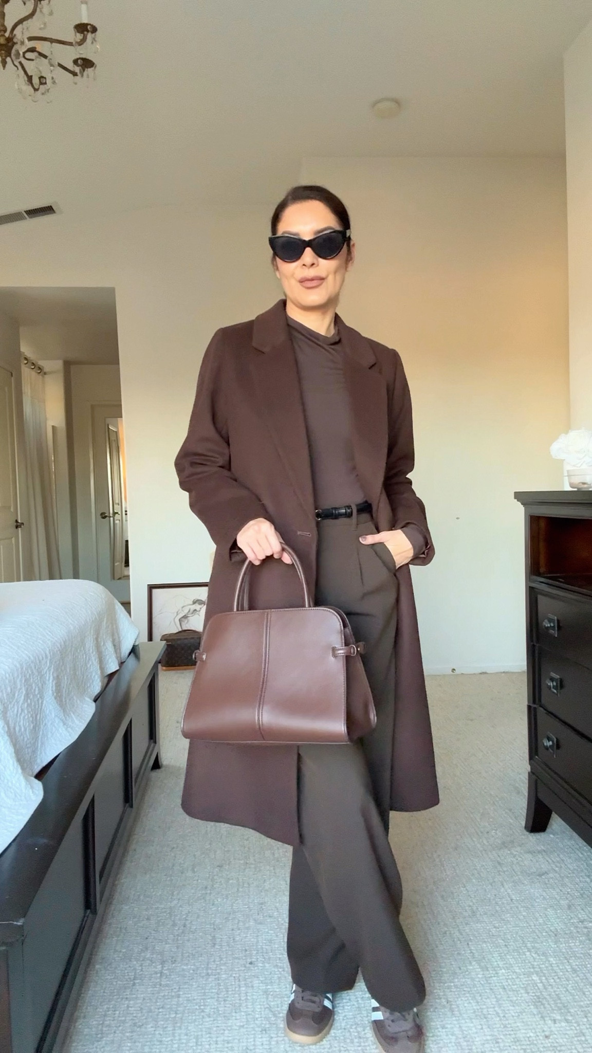 Day 22 of 30 Days of Fall Outfit Ideas 
➡️What I am wearing:
I am practically a chocolate 🍫  wearing this casual outfit with the brown Adidas samba sneakers 👟 ✨
@Zara zara brown top size S
Zara brown bag size S
Aritzia brown pants size 4R
Adidas samba sneakers - true to size
@onequince brown coat size S 
.
Here are my body measurements for your reference:
Bra: 32C (81 cm)
Waist:26” (66 cm)
Hips: 38” (96.5 cm)
Height: 5’7” (170 cm)
.
@zara #zara #zaraoutfit 