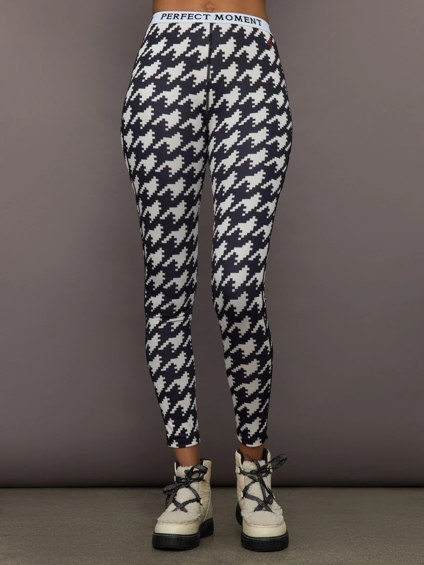 Printed Base Layer Leggings - B&W Houndstooth | Carbon38