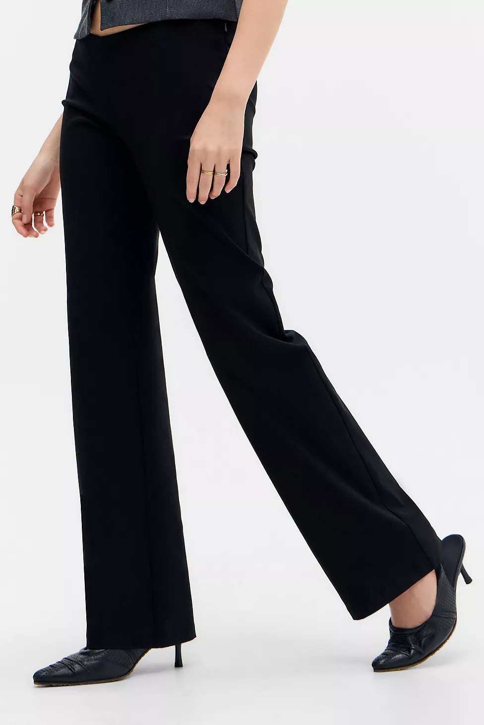UO Hailey Niedrig Taillierte Schlaghose aus Bengalin | Urban Outfitters (EU)