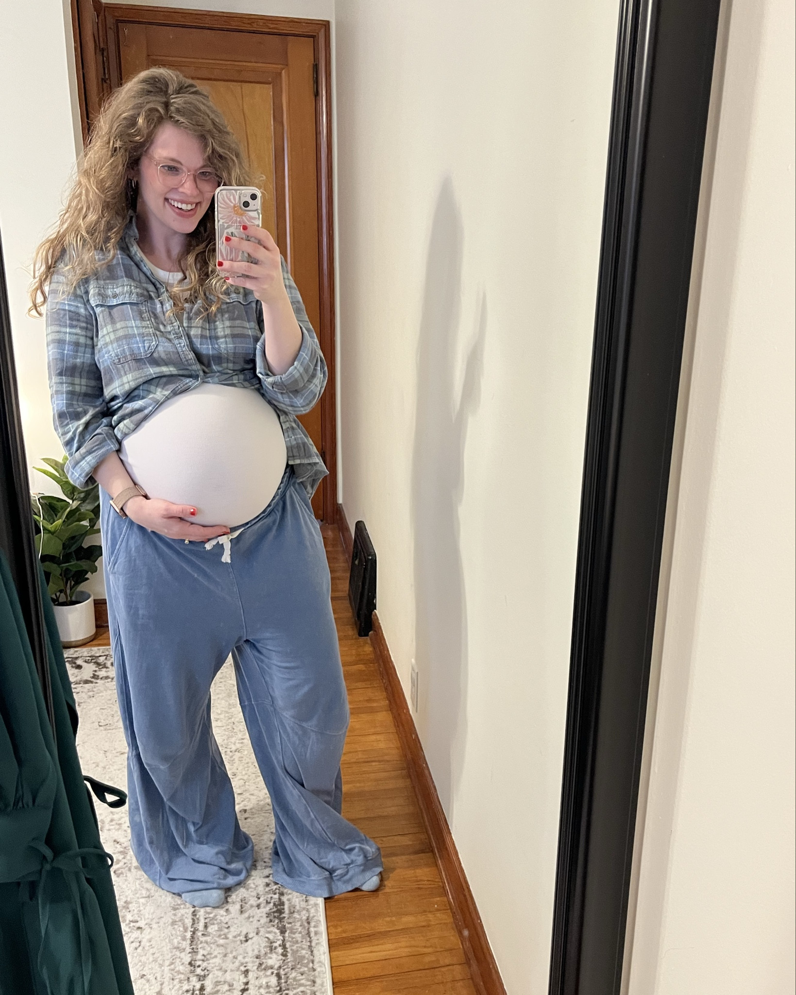 Almost 35 weeks with this little babe and all I have energy for is sweatpants 🤣