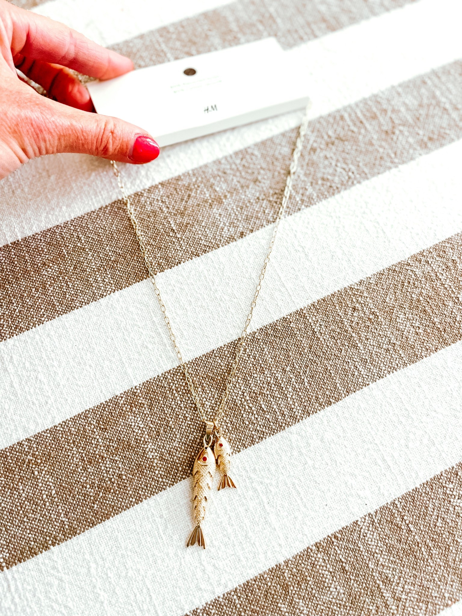 Fish pendant necklace 