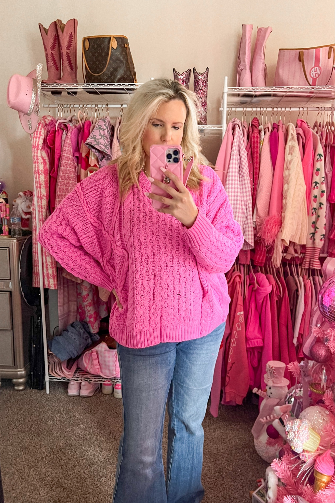 Pink oversied sweater on sale
Jeans under $50
Winter outfit


#LTKSaleAlert #LTKHoliday #LTKFindsUnder50