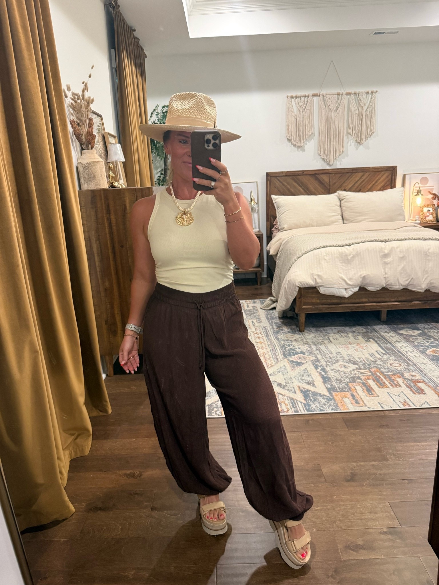 Old Navy pants and Amazon top that is incredible quality! #oldnavy #oldnavypants

#LTKPetite #LTKSaleAlert