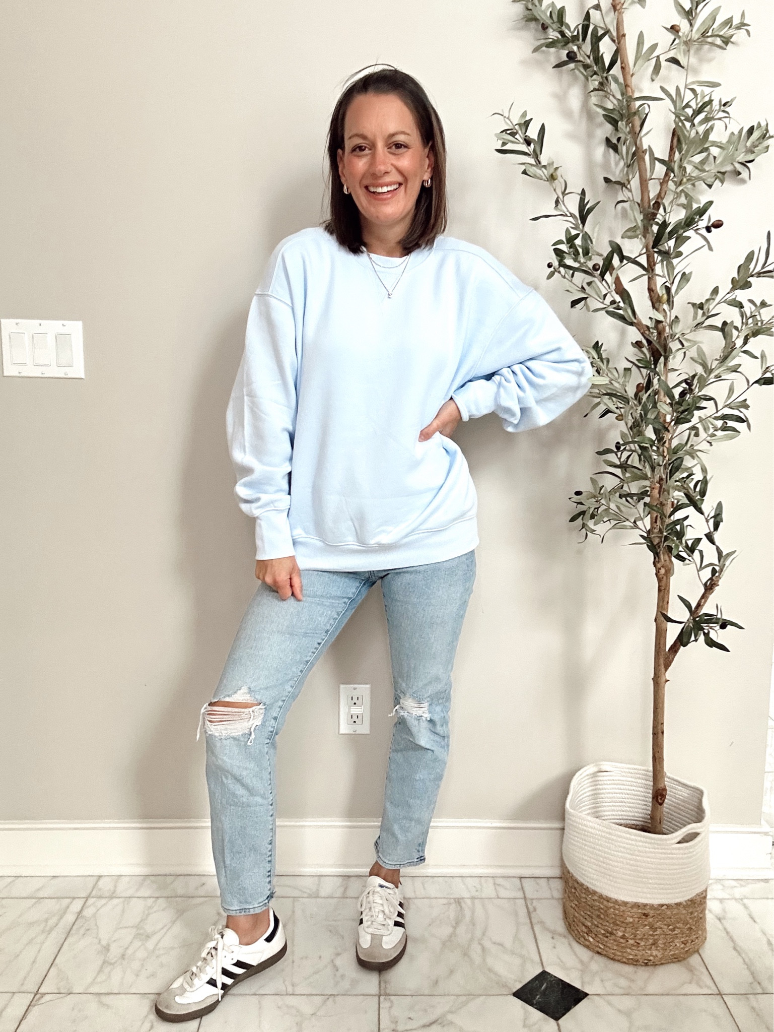Aerie sweatshirt, 40% off!
Runs big so I sized down to the extra small. It is legging friendly, but also looks great with jeans too. My jeans are from Amazon and they run true to size. 



#LTKOver40 #LTKSeasonal #LTKStyleTip