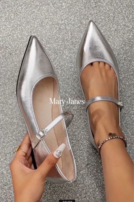 Mary Jane shoes, ballet flats 

#LTKshoecrush #LTKstyletip #LTKVideo