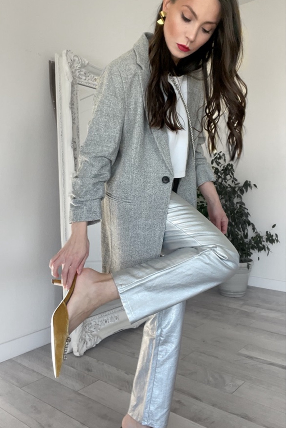 Silver metallic pants with blazer and goldish shoes 👌🏼✨

Silver pants
Metallic pants
Cool gold earrings
Gold shoes
Low heel gold shoes
Jewel shoes
Gold shoes with jewel
Chic low pointy shoes
Mustard shoes
Gray blazer 
Blazer outfit 

#LTKworkwear #LTKstyletip #LTKunder100