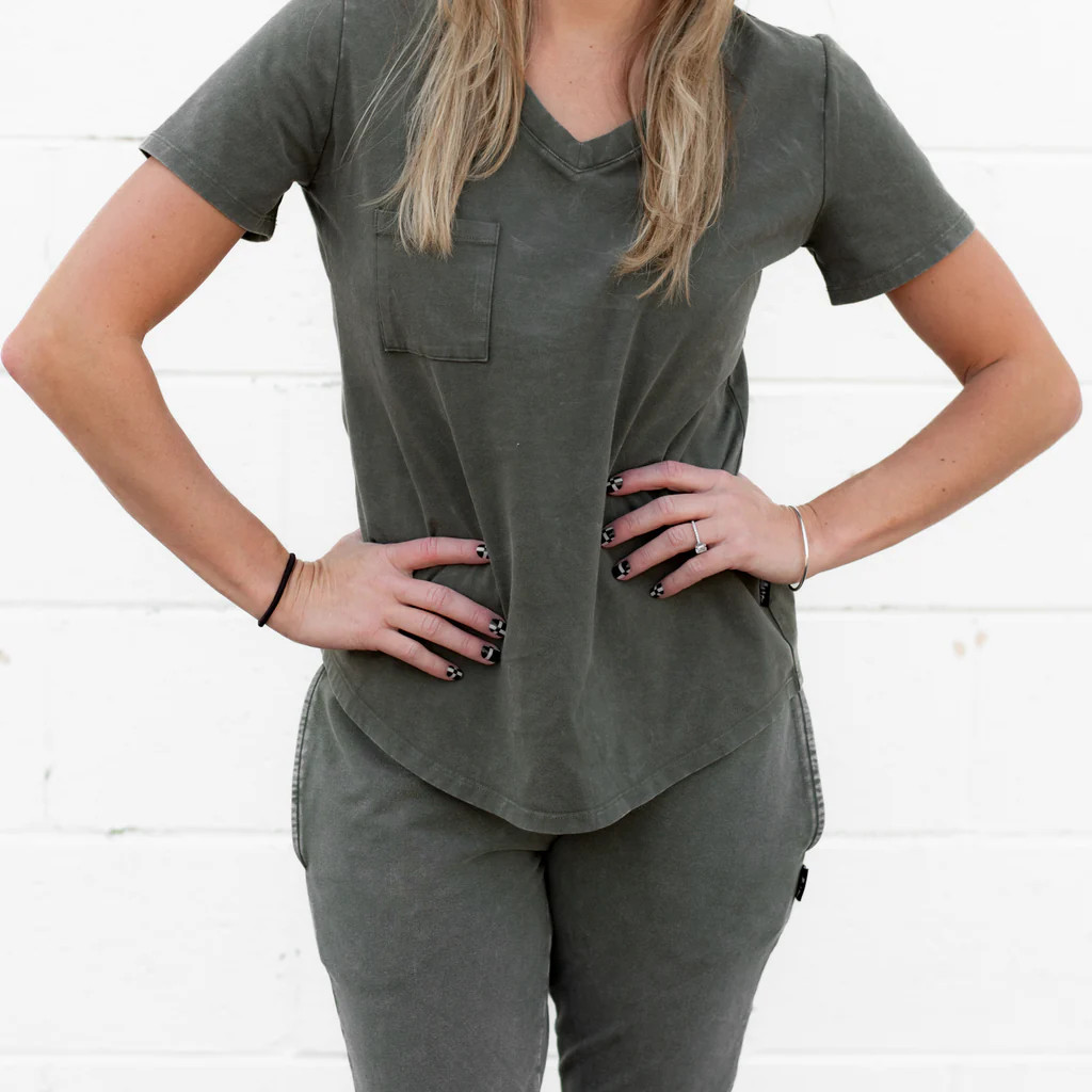 MAMA V-NECK- Moss Snow Wash | millie + roo