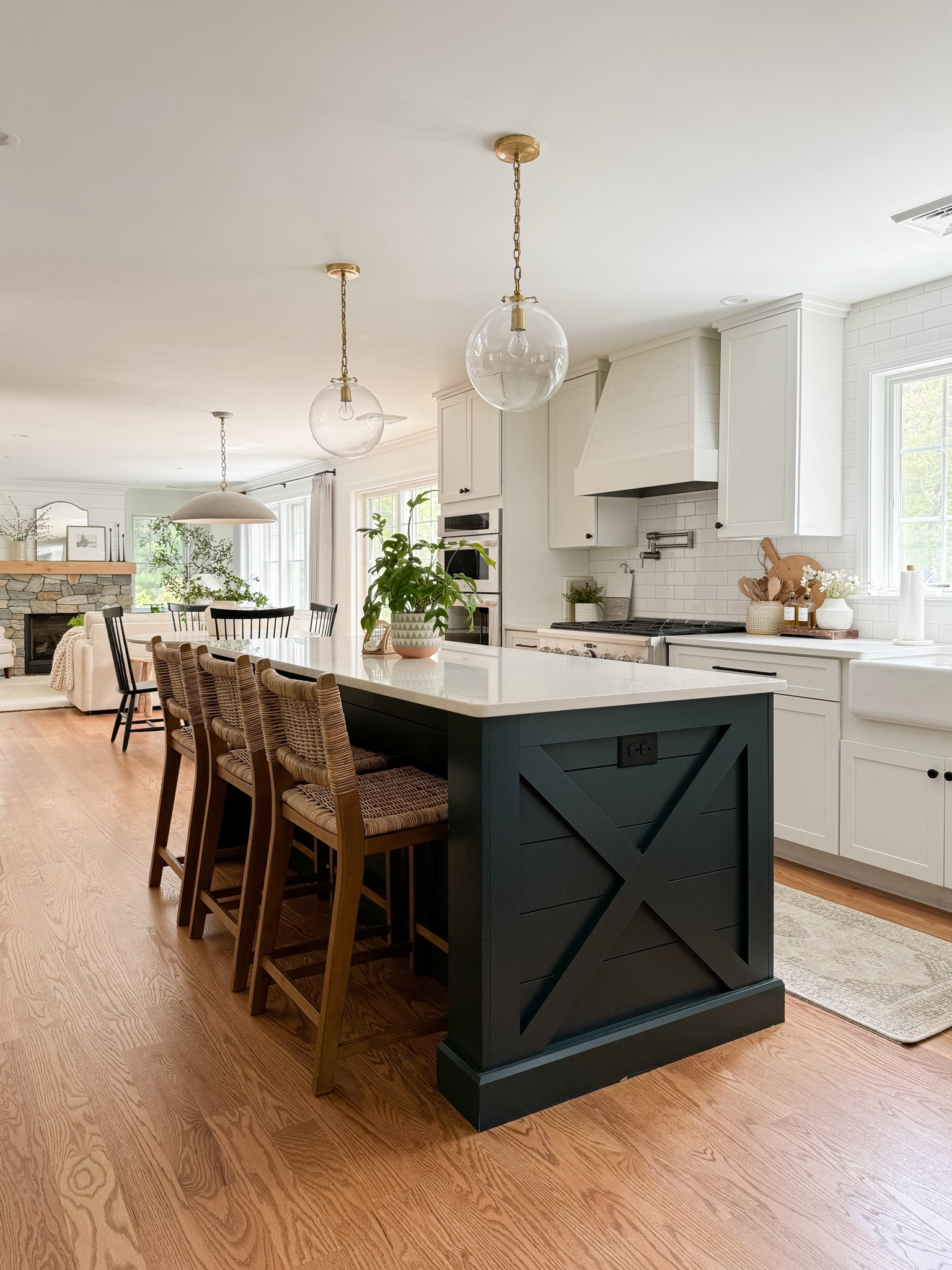 Trending Coastal Kitchen

affordable home decor  affordable home finds  coastal kitchen  coastal kitchen finds  sherricalnanhome 

#LTKHome #LTKStyleTip #LTKSaleAlert