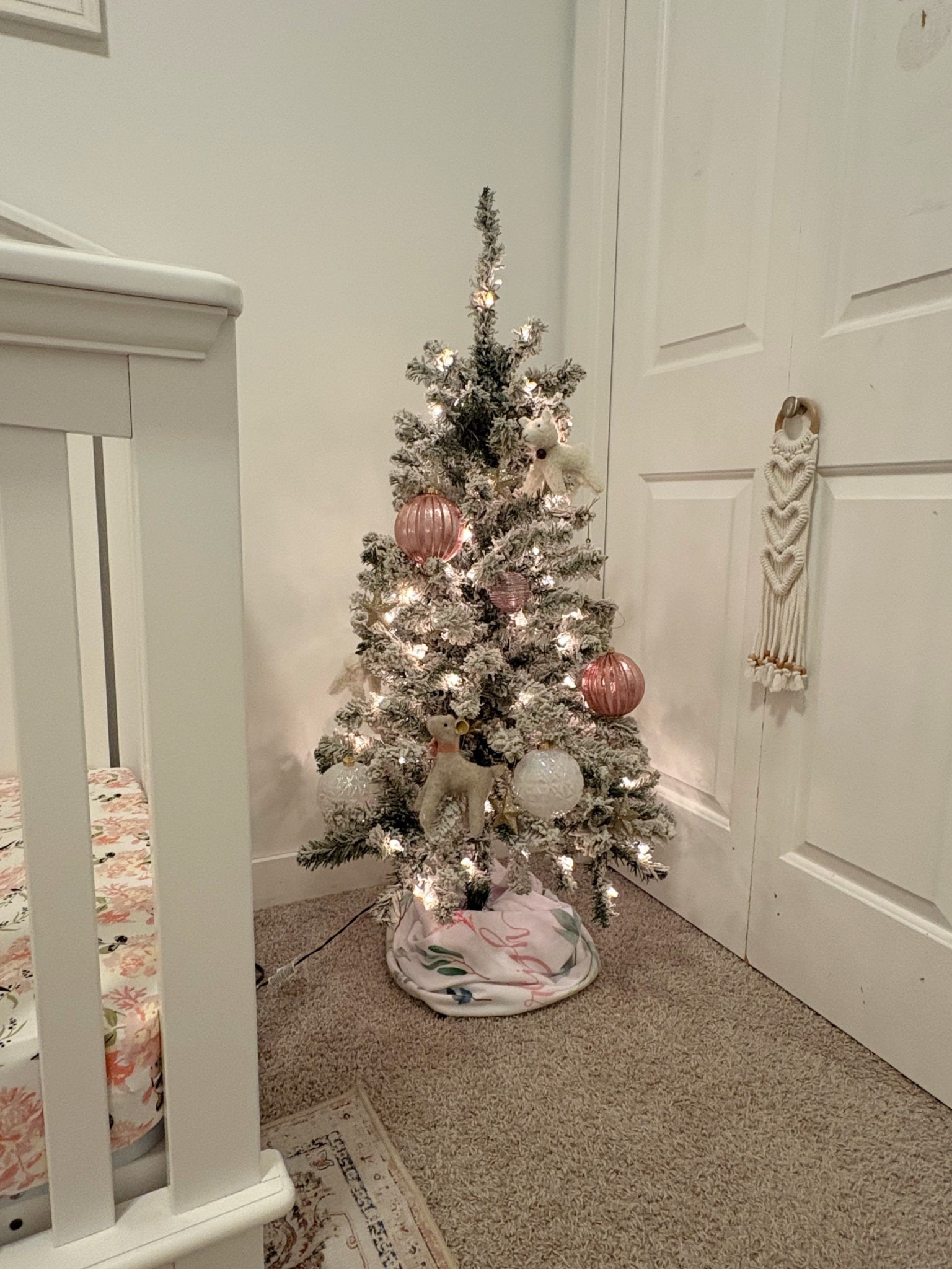 My daughter’s tree is done!

It’s a 4’ flock tree, perfect for her bedroom. 

Walmart Christmas
Christmas decor
Pink and white decor
Girls nursery
Christmas 2025

#LTKhome #LTKkids #LTKcanada