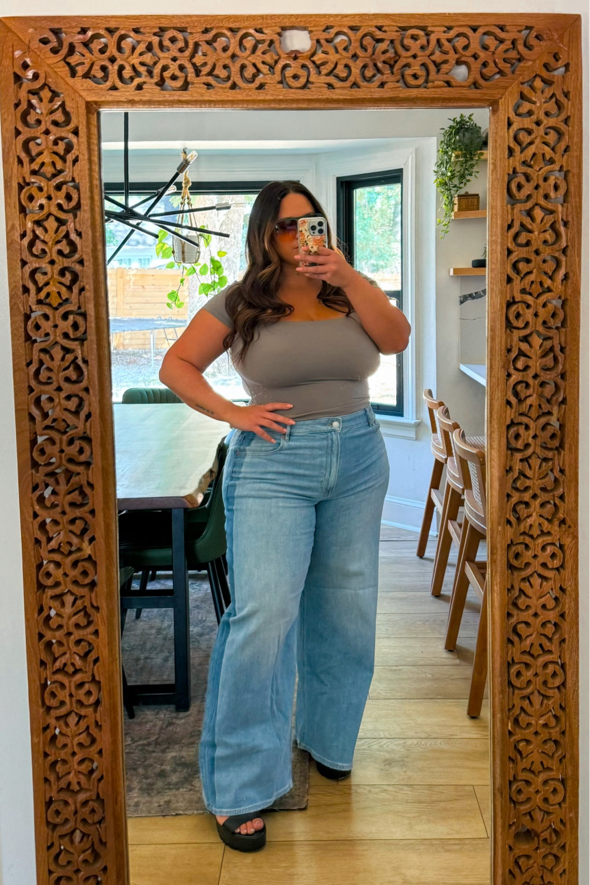 American eagle wide leg jeans 

5’2” / size 14-16 / 38J 

Jeans in size 16, could size down to a 14, very stretchy! 

#jeans #wideleg #denim #curvy #ltkcurves #falloutfits #casualoutfits 

#LTKSaleAlert #LTKPlusSize #LTKMidsize