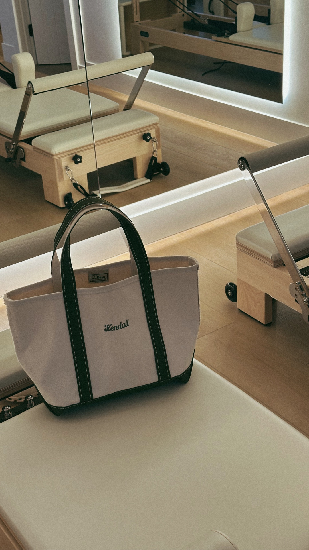 The perfect canvas tote bag! Color is Antique Olive.



Ll bean, Ll bean boat tote, llbean boat and tote, tote bag, Pilates bag, boat and tote, my styled life. 