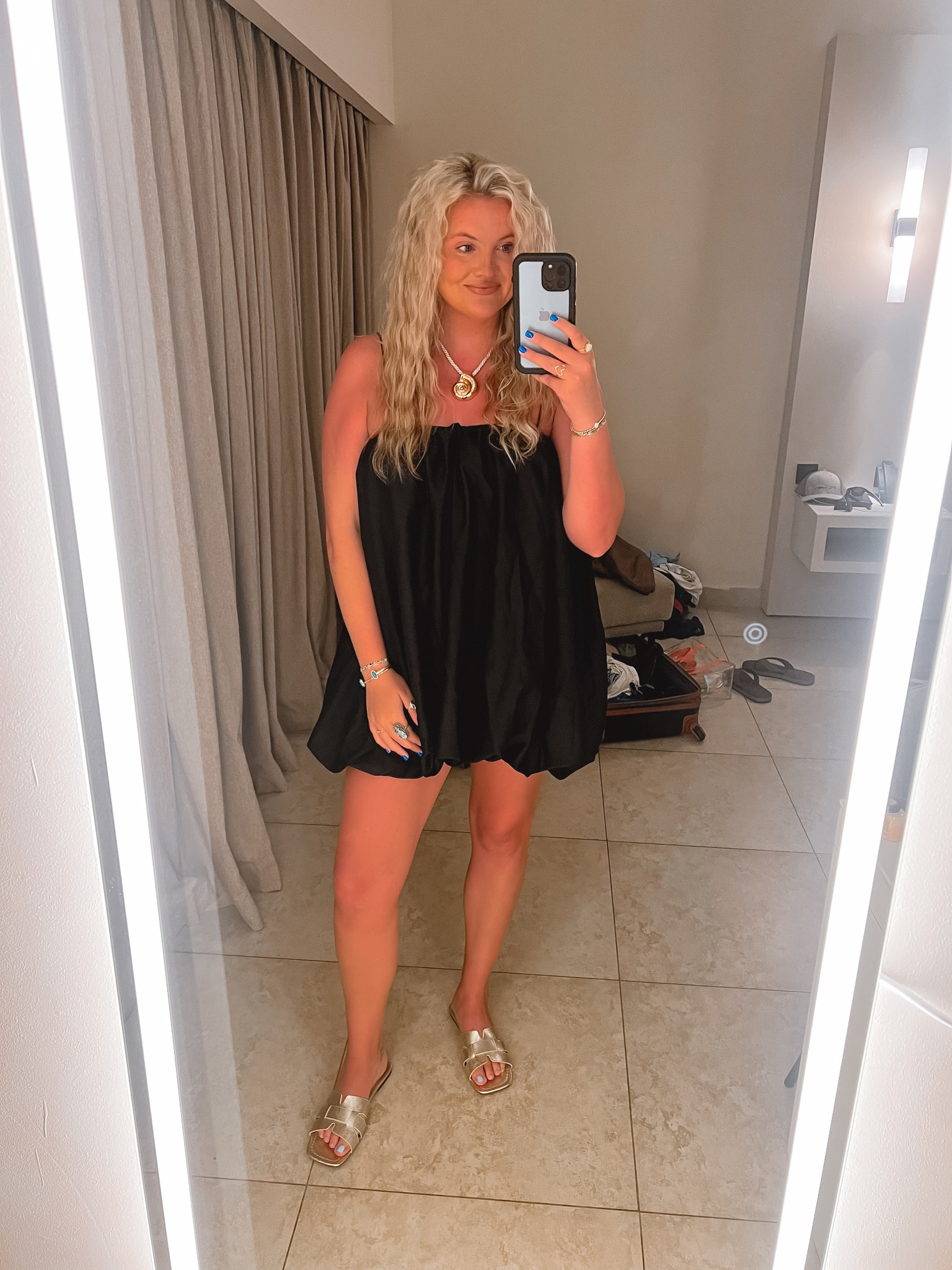Vacay Mode🖤🏝️✈️

#LTKTravel #LTKMidsize #LTKFindsUnder50