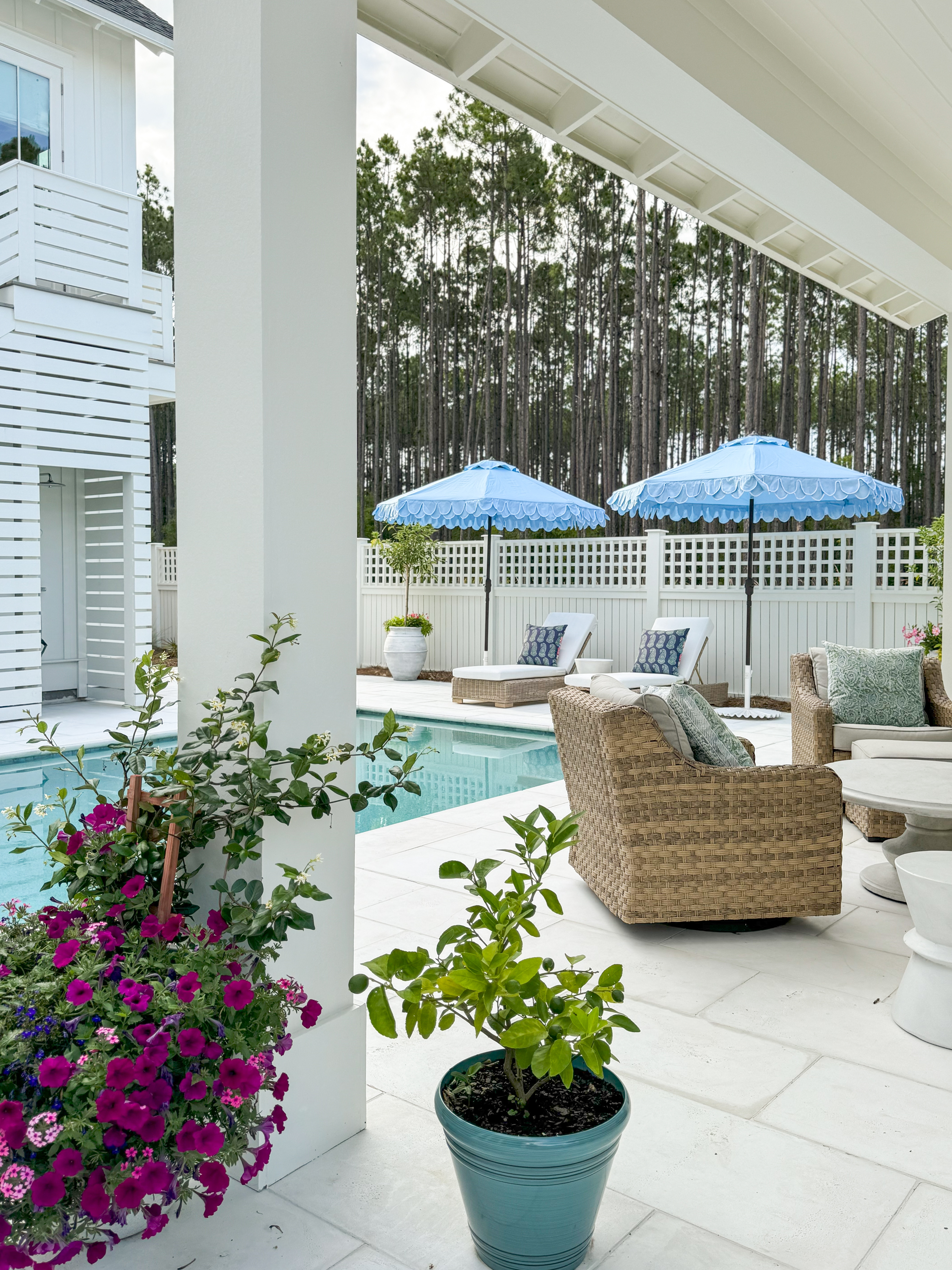 Modern outdoor pool and cabana area 🙌🏻🙌🏻

#LTKdayinmylife #LTKSeasonal #LTKHome