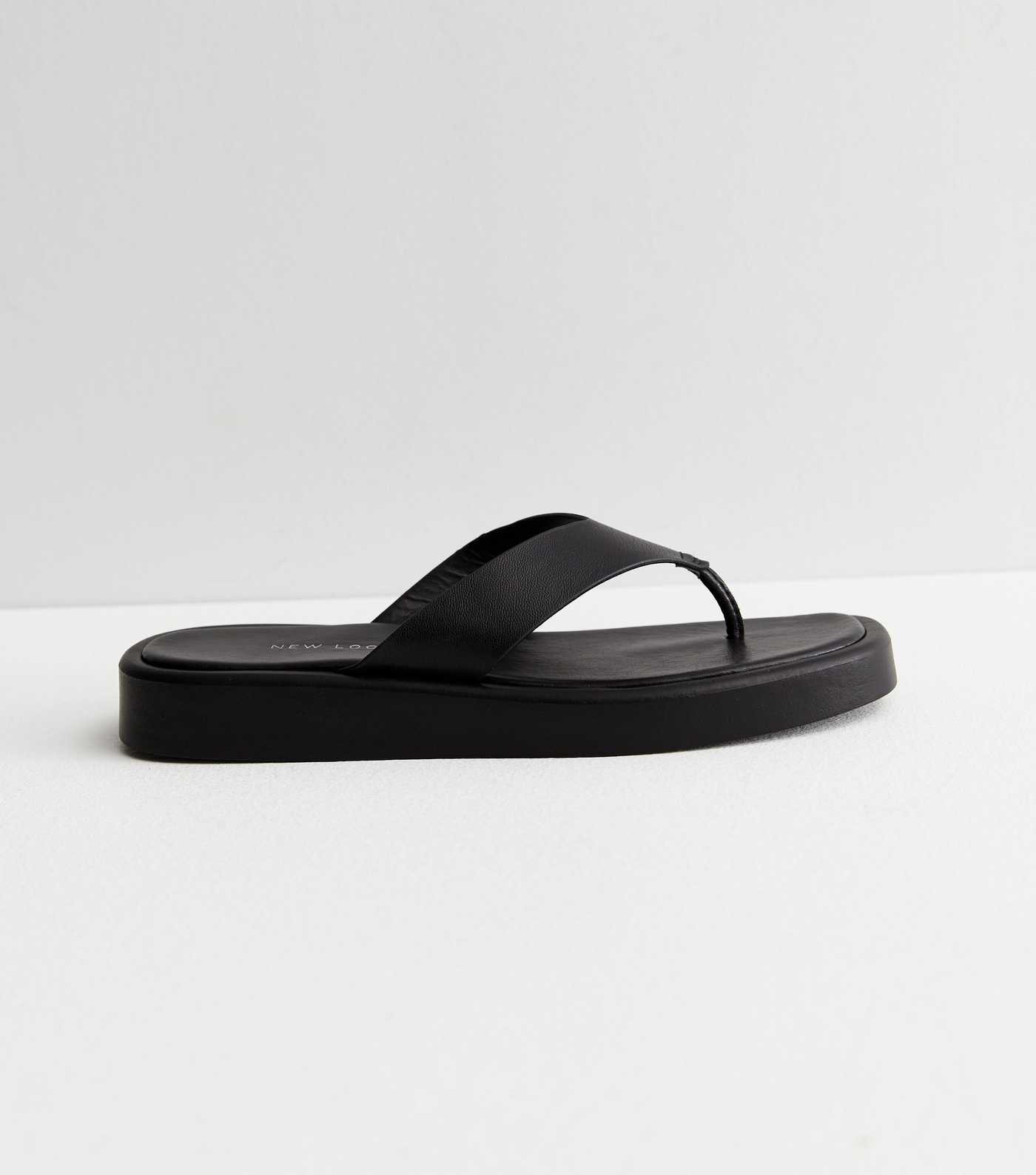 Black Chunky Toe Post Flip Flops | New Look | New Look (UK)