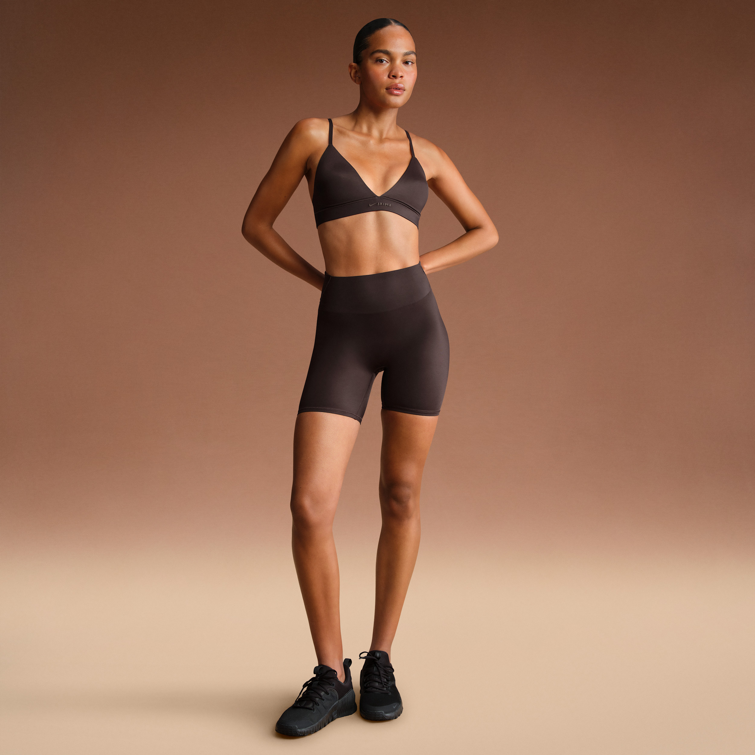 Nike Women's SKIMS Shine High-Waisted 5" Biker Shorts in Brown | SHSHO8806W-PHO | Nike (US)
