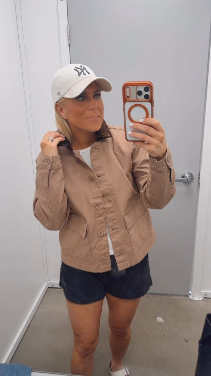 This jacket is the best fall jacket. I love the khaki and that corduroy collar.

#LTKootd