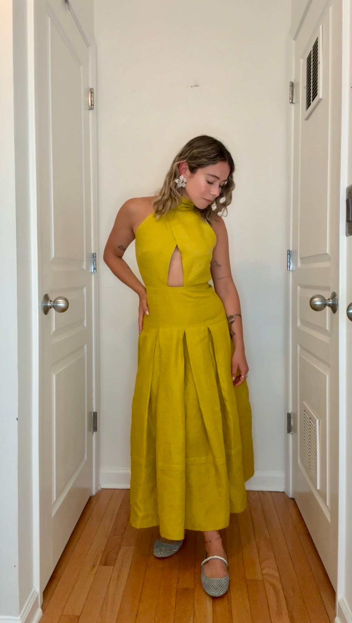 Sarah Wasilak’s outfit from Dinner for Shoes episode 74, Fashion Is For Everyone

Dress: Heidi Merrick
Shoes: Nina
Earrings: Vintage BaubleBar
Rings: Vintage and Marrow Fine

#LTKShoeCrush #LTKPetite #LTKStyleTip