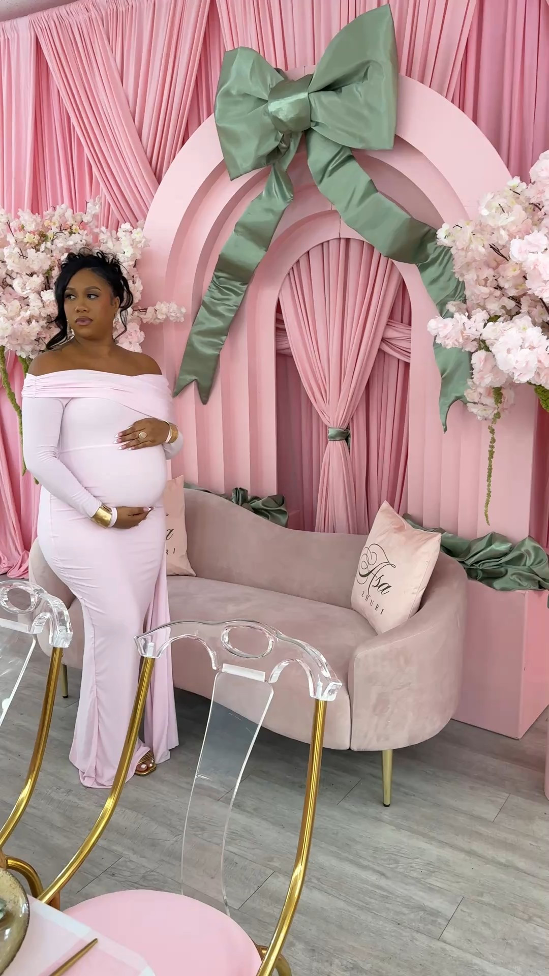 Baby shower dress deets 🌸💗
