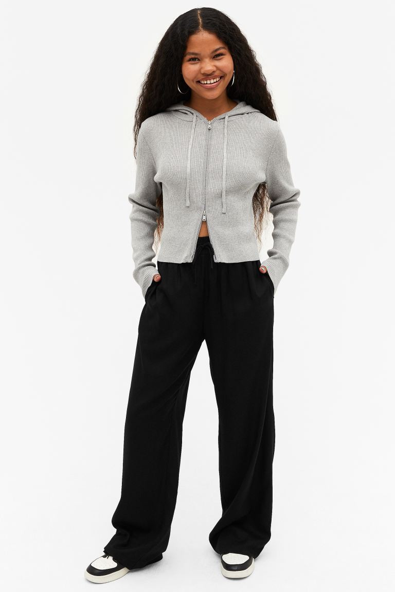 Relaxed fit wide leg trousers | H&M (UK, MY, IN, SG, PH, TW, HK)