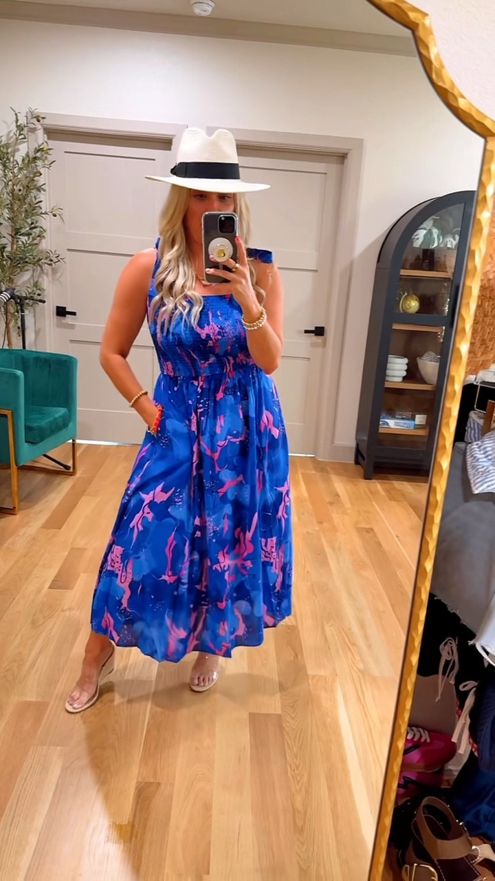 Absolutely love the print of this dress. It has pockets, is super stretchy, and adjustable straps! Size smalll

#LTKStyleTip #LTKSeasonal #LTKFindsUnder100