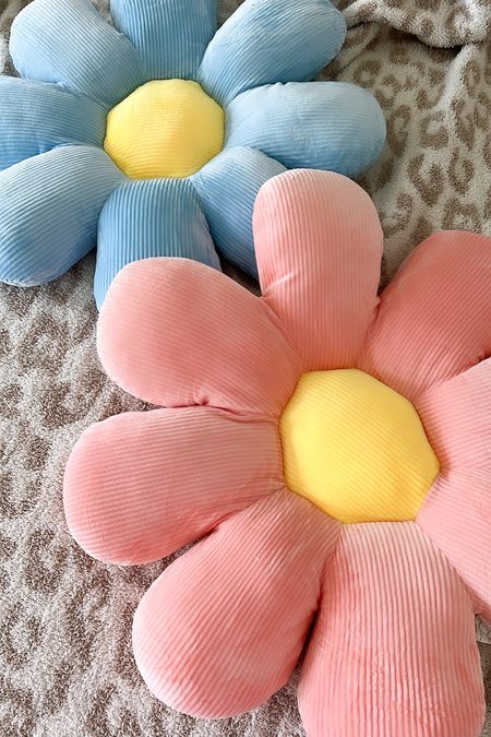 Flower pillows
Barefoot dreams blanket 

#LTKGiftGuide #LTKfindsunder100 #LTKsalealert