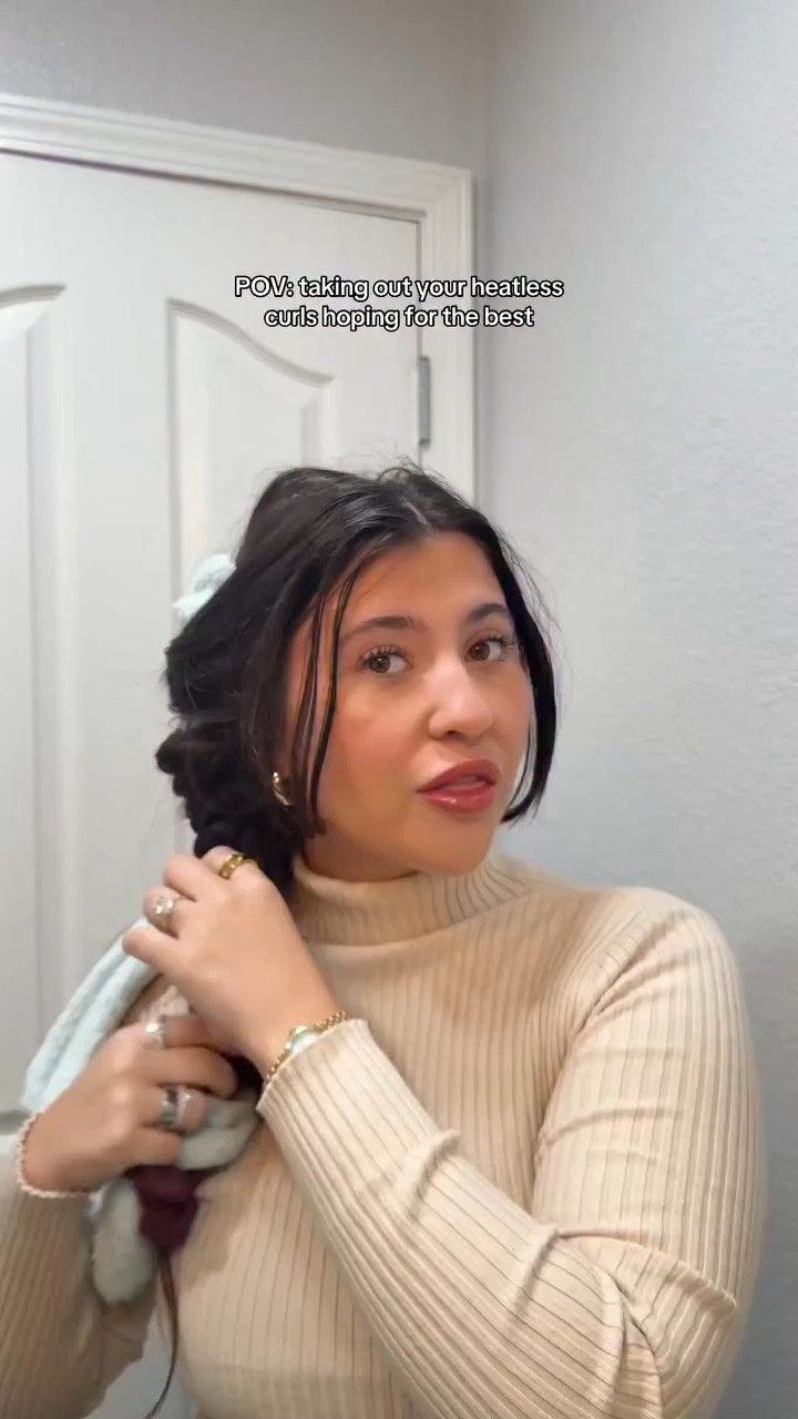 I like to play the heatless curls gamble 🤪 Not my best work but what do you guys think?? 

#heatlesscurls #overnightblowout #hairstyle #heatlesshair #heatlesshairstyles #hairstyles #heatlesscurlsovernight #overnightcurls