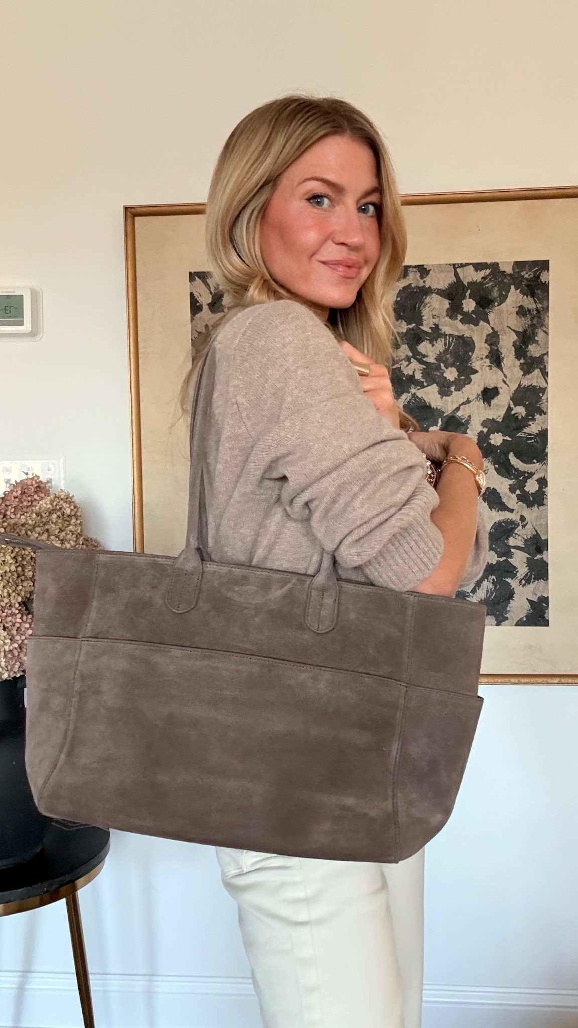 My favorite suede tote! 

#LTKSeasonal #LTKootd #LTKgrwm