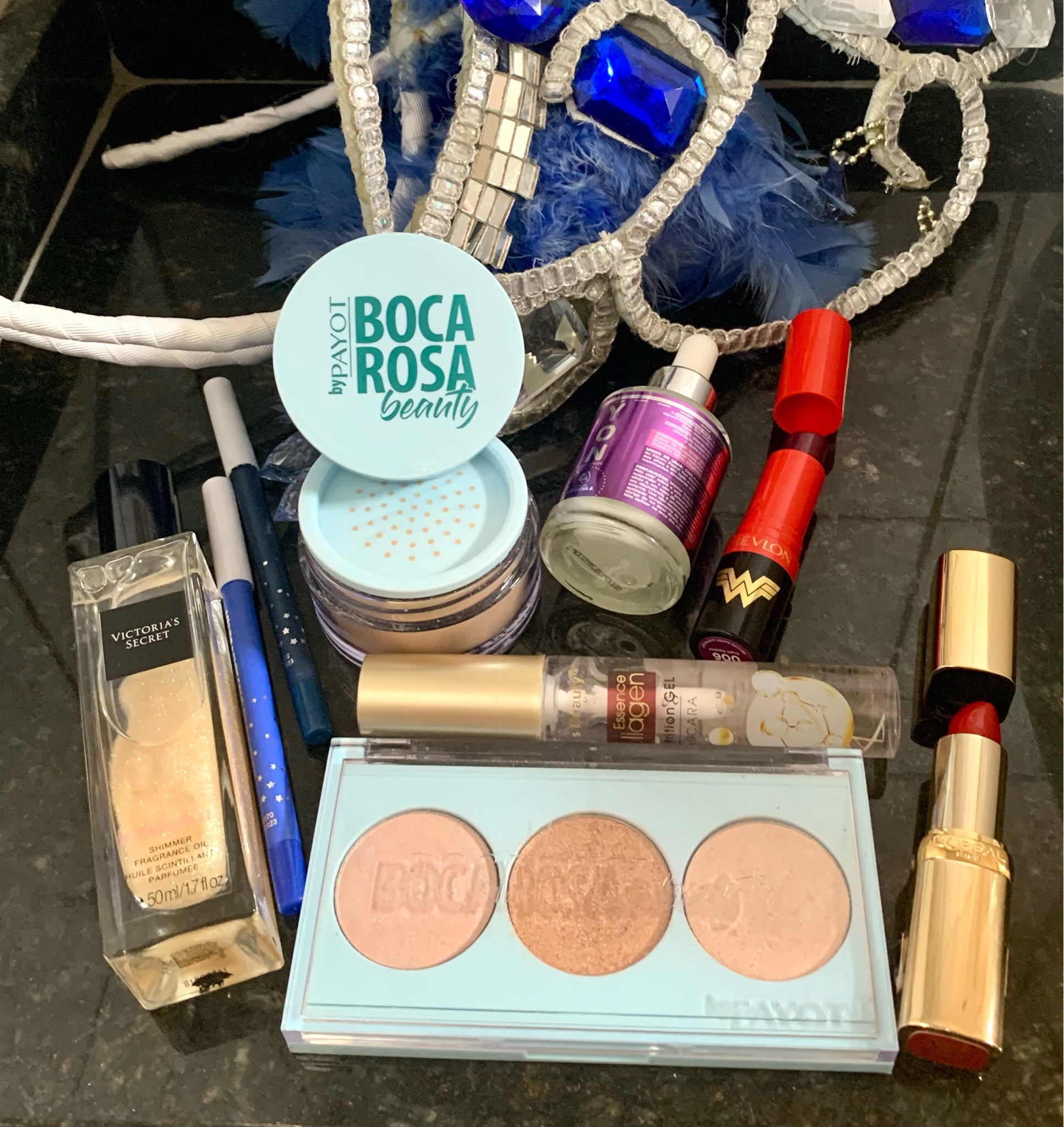 Meus favoritos versão #carnaval e festas. 

 Brilho não pode faltar nessas horas é uma iluminação no rosto também 💄✨

#garimpodakelly #beleza #makeup #bocarosa #batomrevlon #batomloreal #lorealparis #iluminador #victoriasecrets 

#LTKFestival #LTKbrasil #LTKbeauty