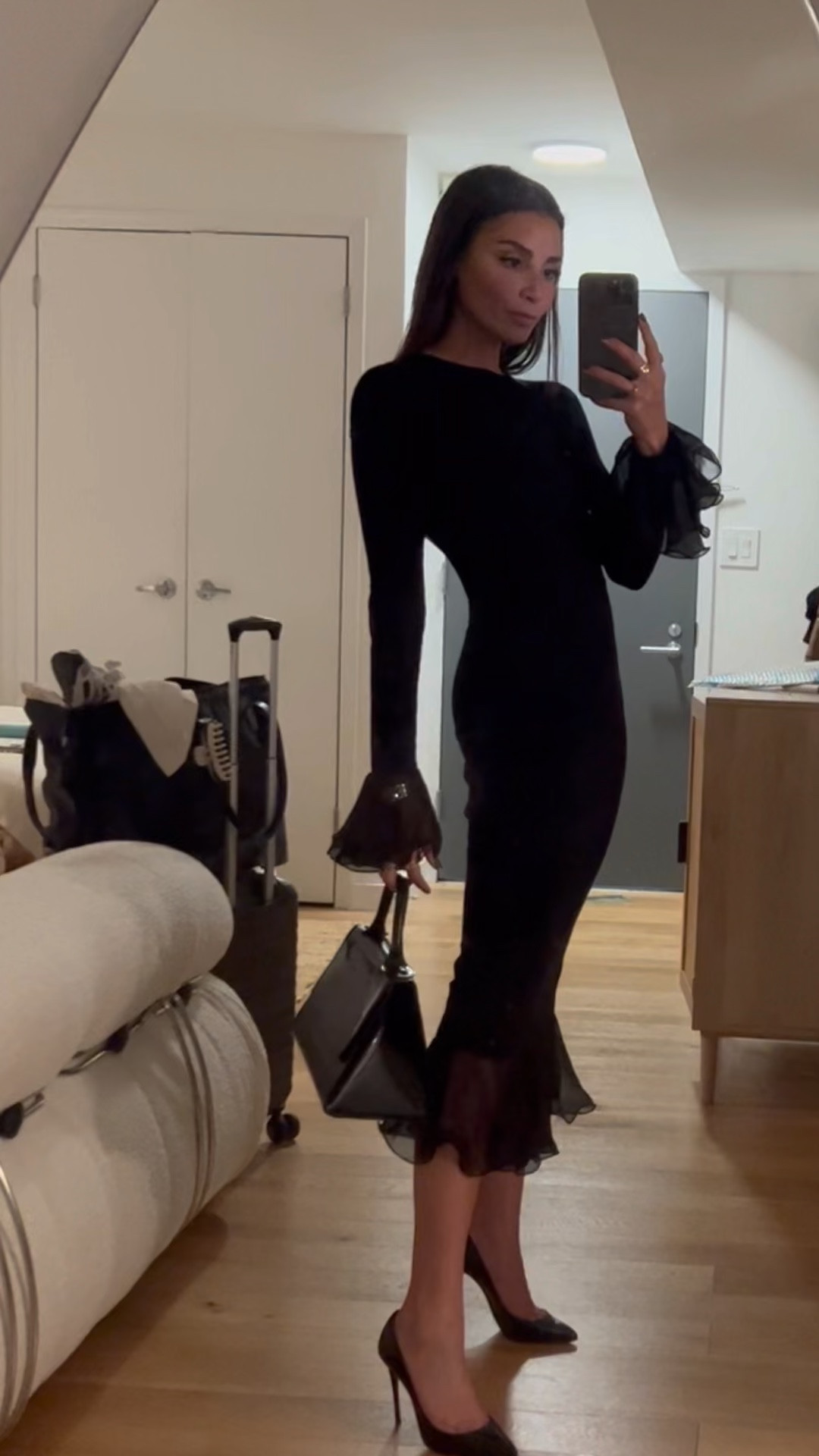 My FAVORITE dress. I’ve worn it to rehearsal dinners, events, dinners — everything. It’s so comfy and so sexy yet classy. I’m obsessed. Paired with a vintage fendi purse but tagged some cute alternatives for bags!

#LTKGala #LTKwedding #LTKparties