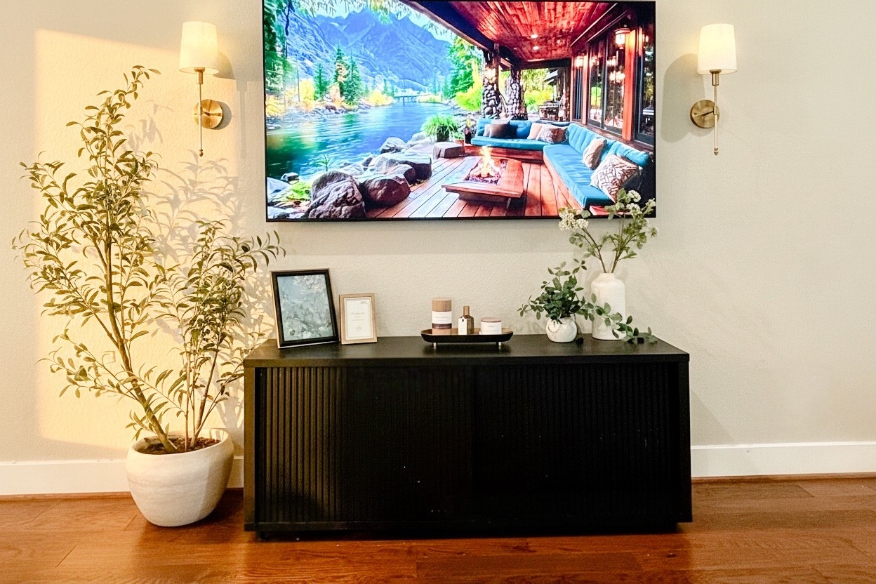 Living Room Decor | Rugs, wall sconces, asymmetrical olive tree, plants


#LTKdayinmylife #LTKHome #LTKSaleAlert