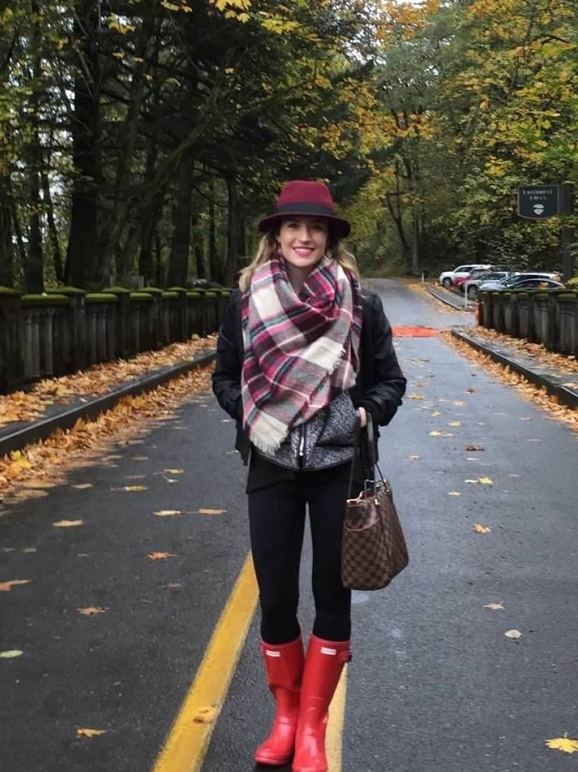 Casual Holiday Outfit 🌲

Spanx is 30% off site wide for Black Friday sales. Their 7/8 length booty boost are my favorite go to leggings for travel adventures. 

#everypiecefits

Athleisure 
Travel outfit 
Christmas
Holiday 
Gift idea 

#LTKActive #LTKOver40 #LTKSaleAlert