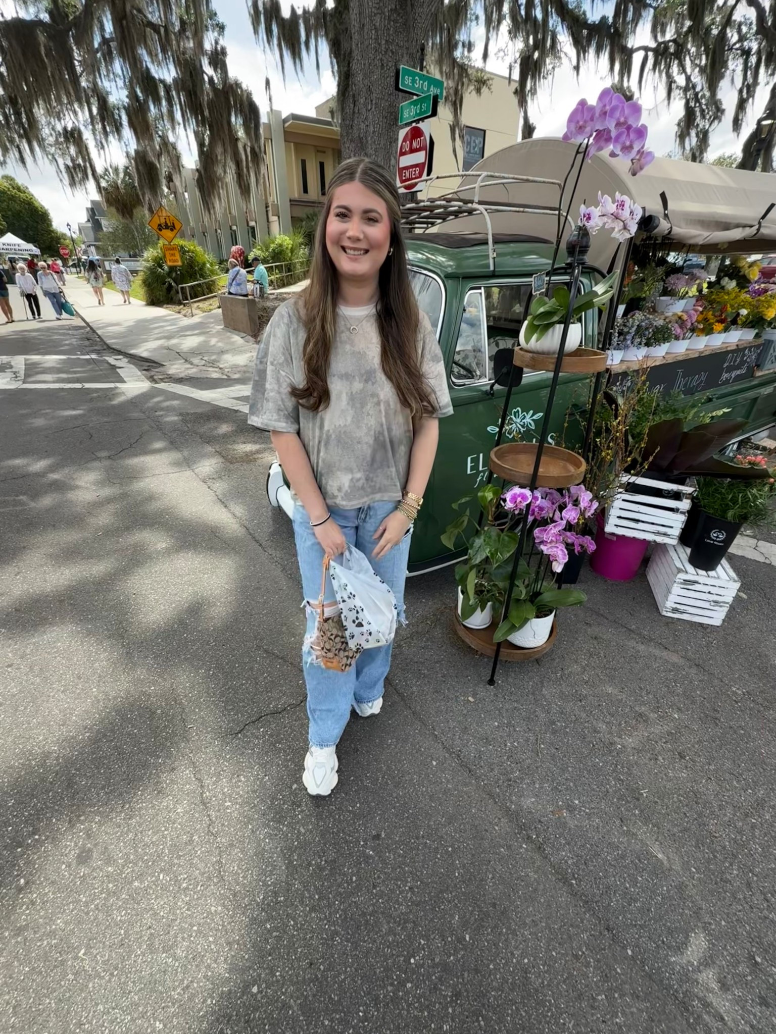 Farmers Market fit🛻👩🏼‍🌾🌷 had to get a pic with the cute flower truck🌻 


#farmersmarket #marketfit #saturdayfun #saturdayvibes #downtown #casualfit #comfystyle #newsneakers #9060s #newbalance #coach #coachbag #vintage

#LTKdayinmylife #LTKFestival #LTKootd