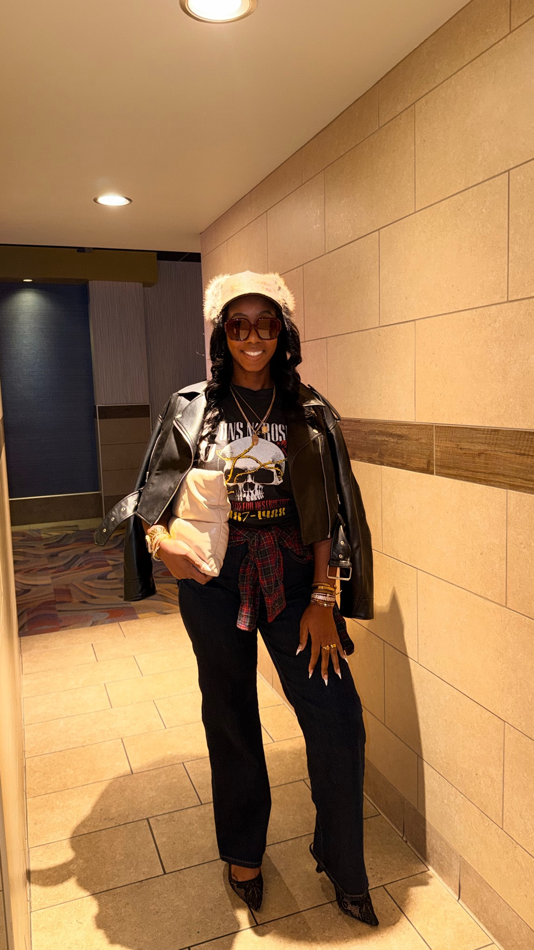Off to the movies so I decided to do an OOTD for the girlies. P.S. Sarah’s Oil is a must see!! That movie was great! ❤️🖤

**EVERYTHING LINKED IN MY LTK IN MY BIO**


#LTKTall #LTKgrwm #LTKootd