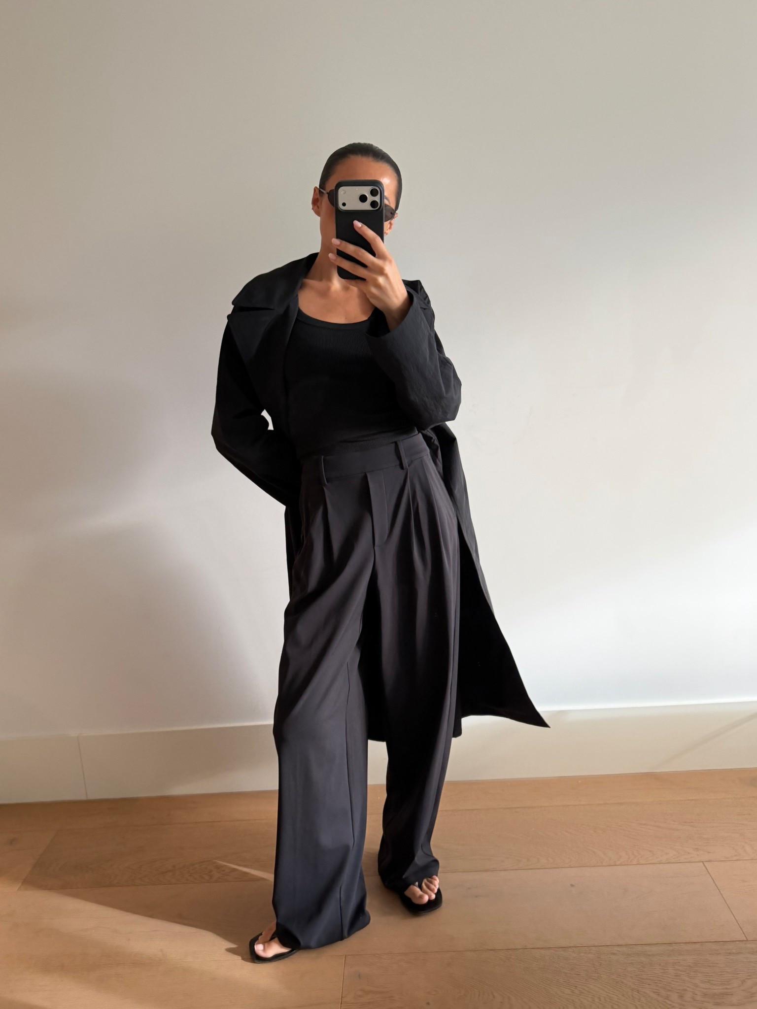 Also these wide leg pants are SO good.
They look like classic tailored trousers but they feel like activewear.
Would highly recommend these for my office girlies or anyone on their feet all day who may want the tailored pant look but 1000x more comfortable.

I’m wearing XS (true to size) 