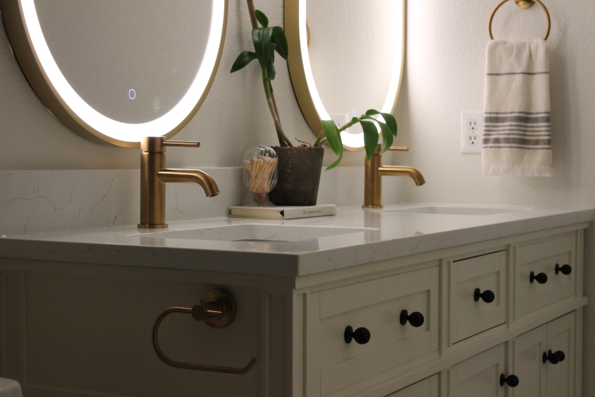 Modern traditional minimal neutral bathroom design inspiration with mixed metals and timeless fixtures

#LTKFamily #LTKStyleTip #LTKHome