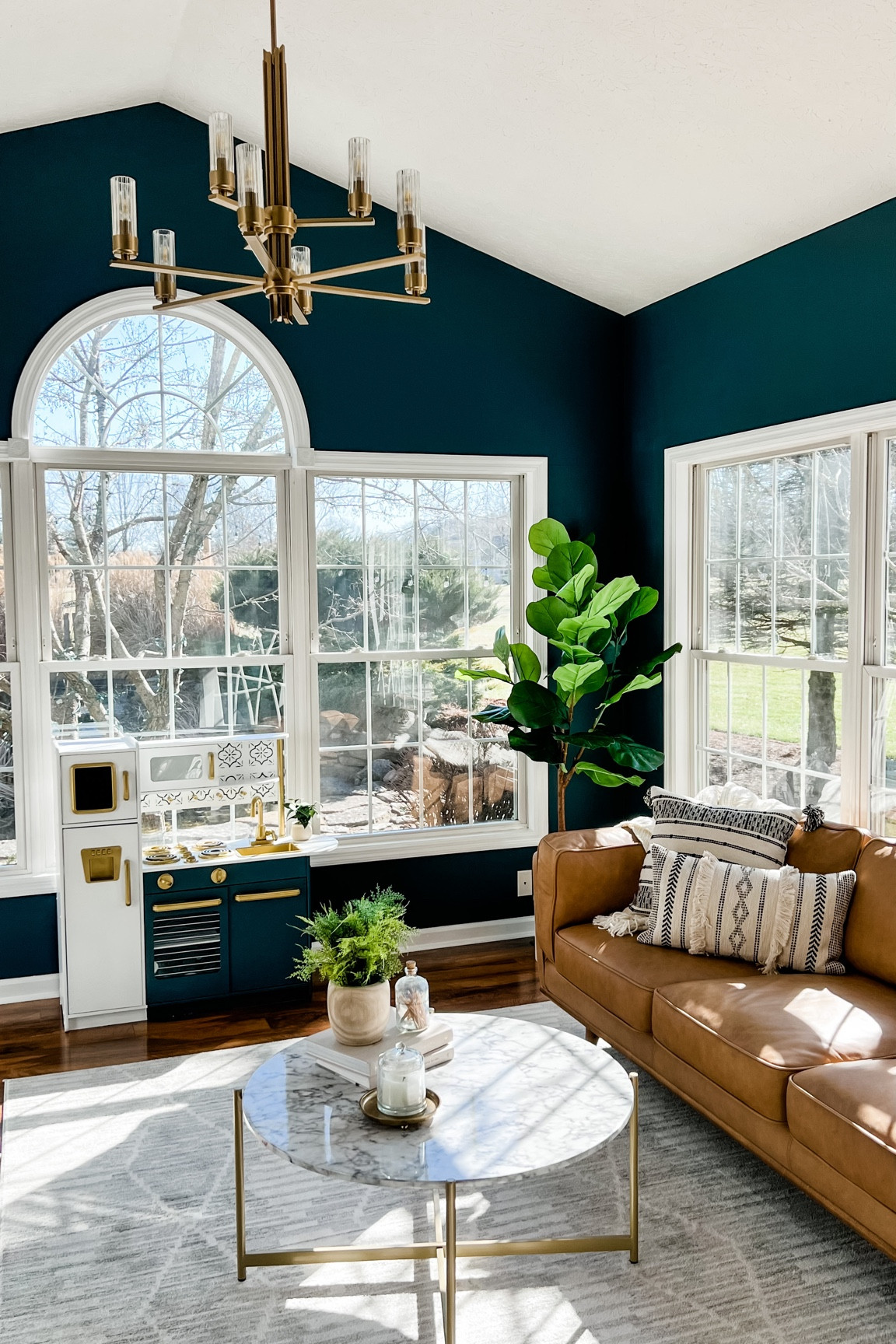 Sunroom decor #decor #decorations #sunroom #decorfinds #stylingtips

#LTKU #LTKhome #LTKFind