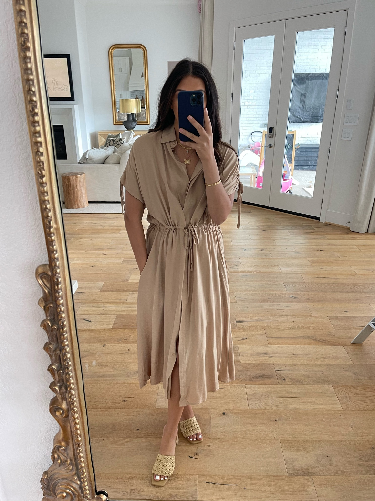 This dress could be worn so many different places! 


Dress: small
Shoes: 8

#dressupbuttercup
Dressupbuttercup.com



#LTKstyletip