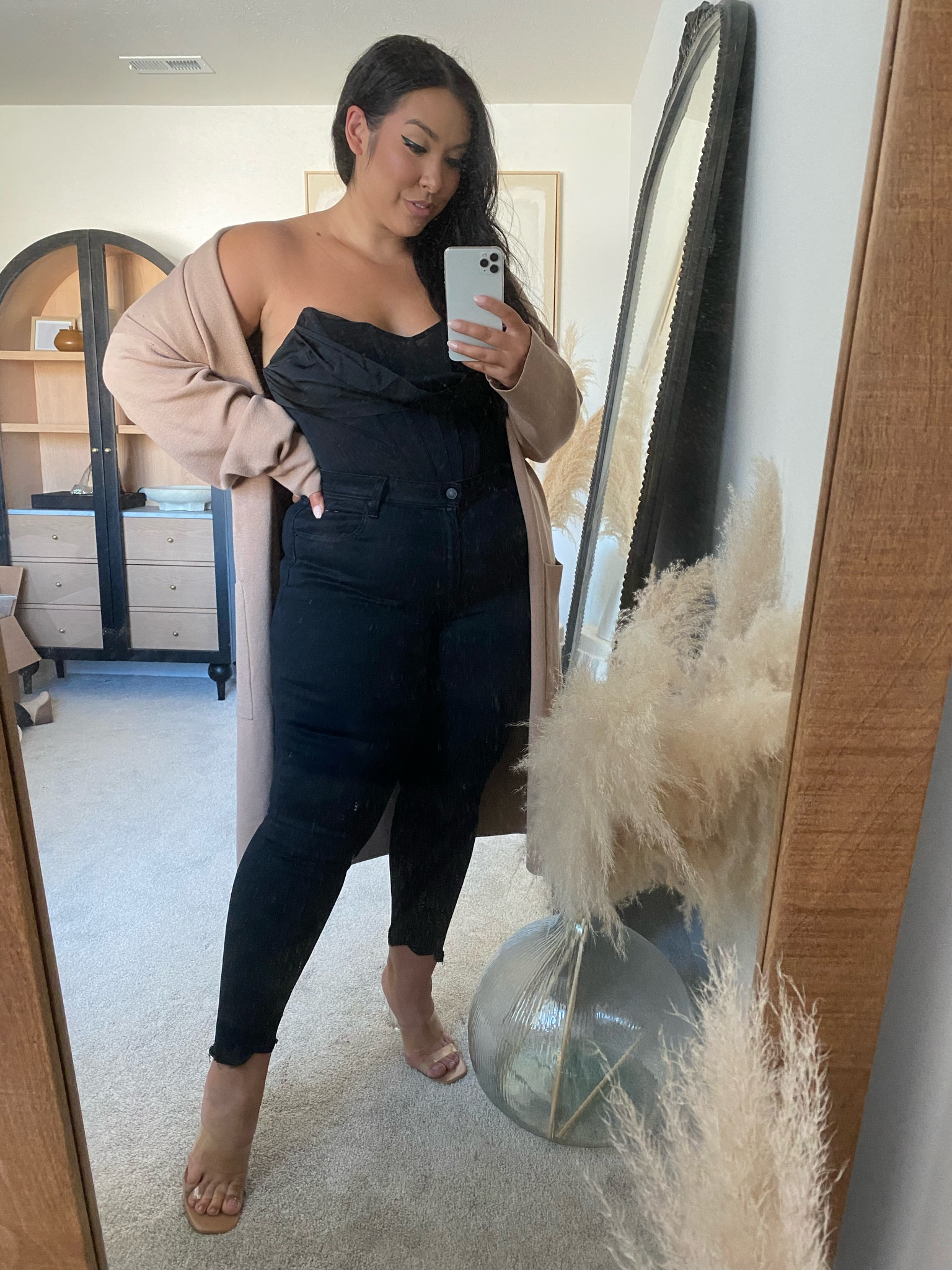 Curvy date night outfit 

Sweater 2x
Corset xl
Jeans 31

#LTKcurves