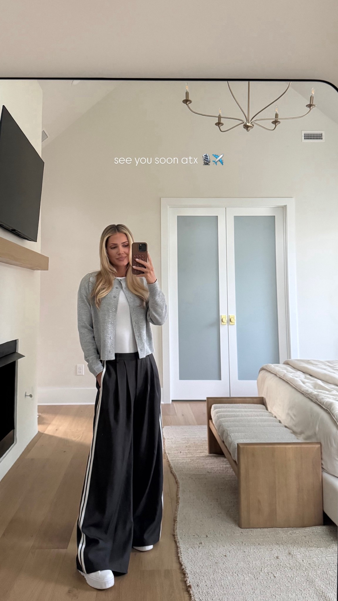 Travel fit ✈️ Wearing size xs in pants and sweater! 