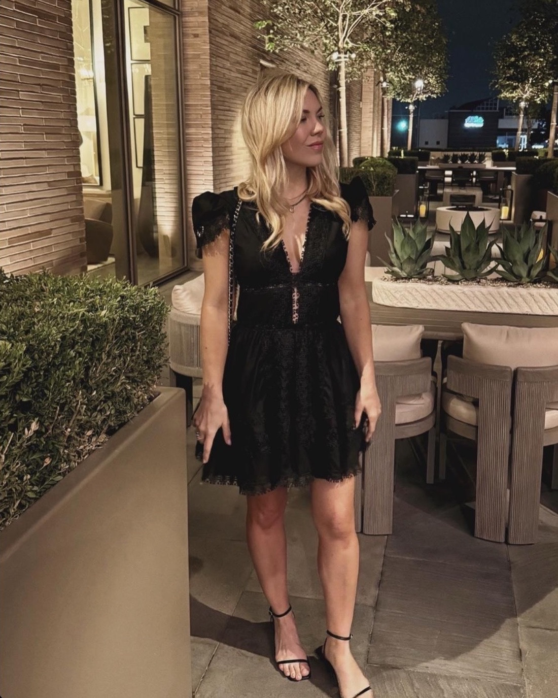 My favorite dresses!

Date night Dress
Spring Dress
Summer Dress
Cocktail Dress
Black Dress