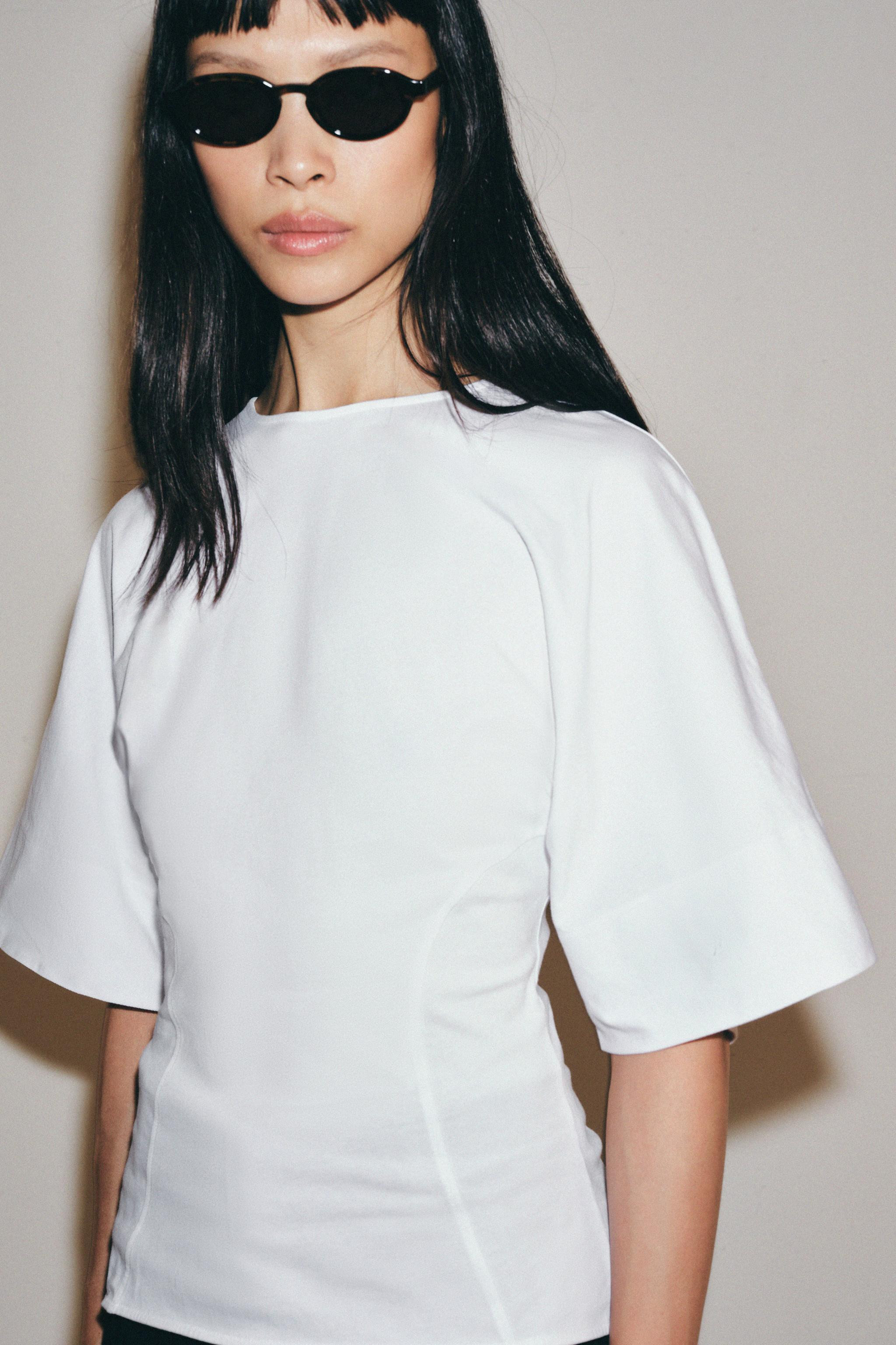 BACK-BUTTON T-SHIRT | Zara US