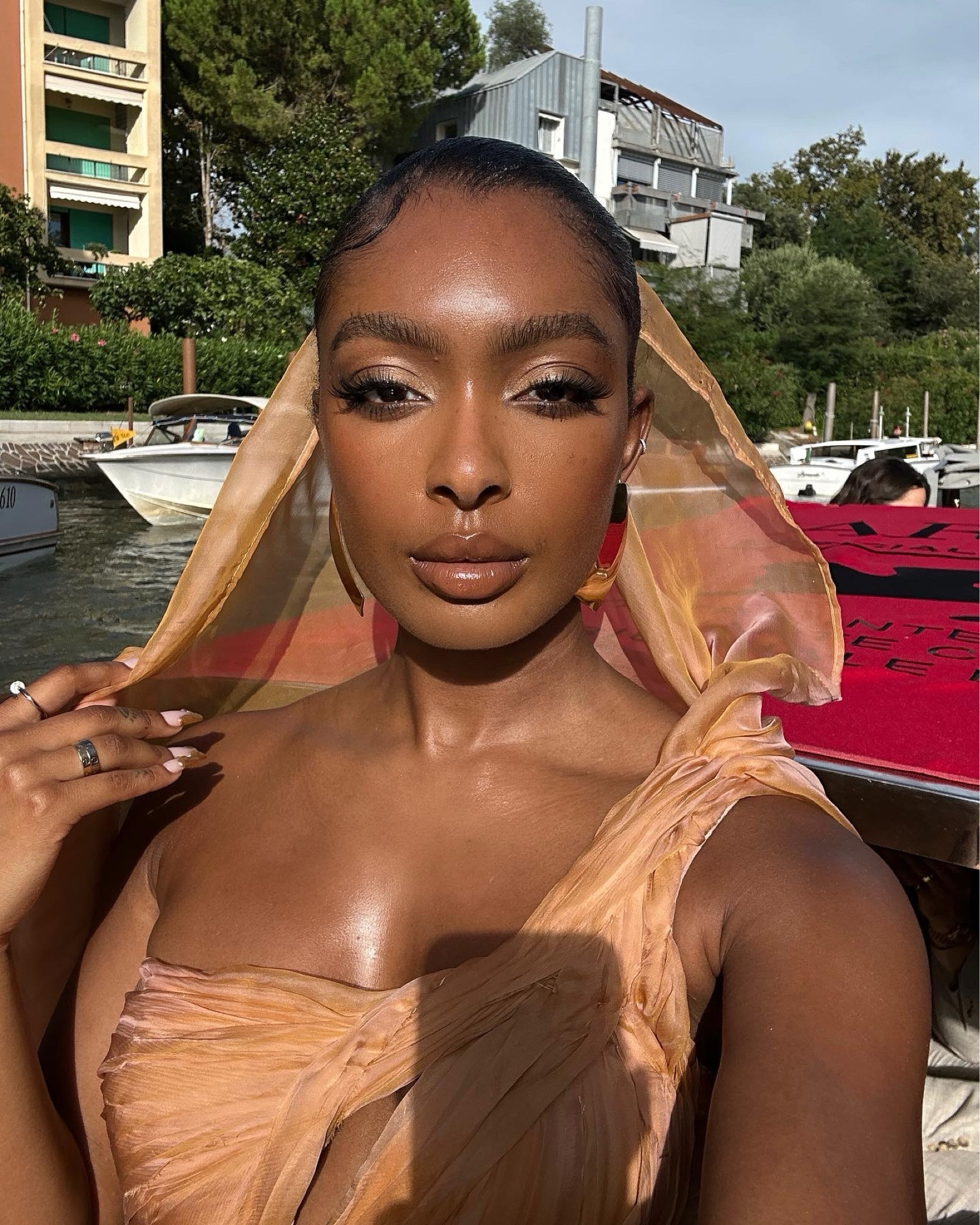 Glowing makeup look ✨

Foundation - Armani beauty luminous silk
Primer - Armani luminous silk
Eye shadow - Armani
Lip liner - Mac chestnut
Lipstick - Mac cork AND clear gloss
Blush - fenty beauty

#LTKstyletip #LTKbeauty #LTKeurope