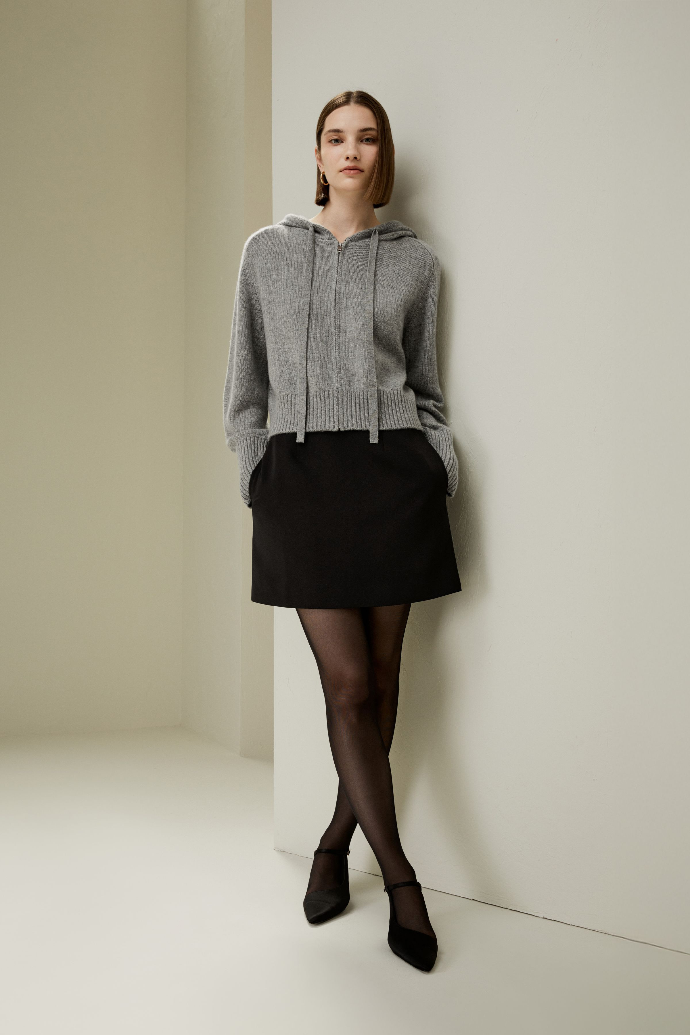 Kurzer Kapuzenpullover aus Wolle und Kaschmir mit Reißverschluss | LILYSILK