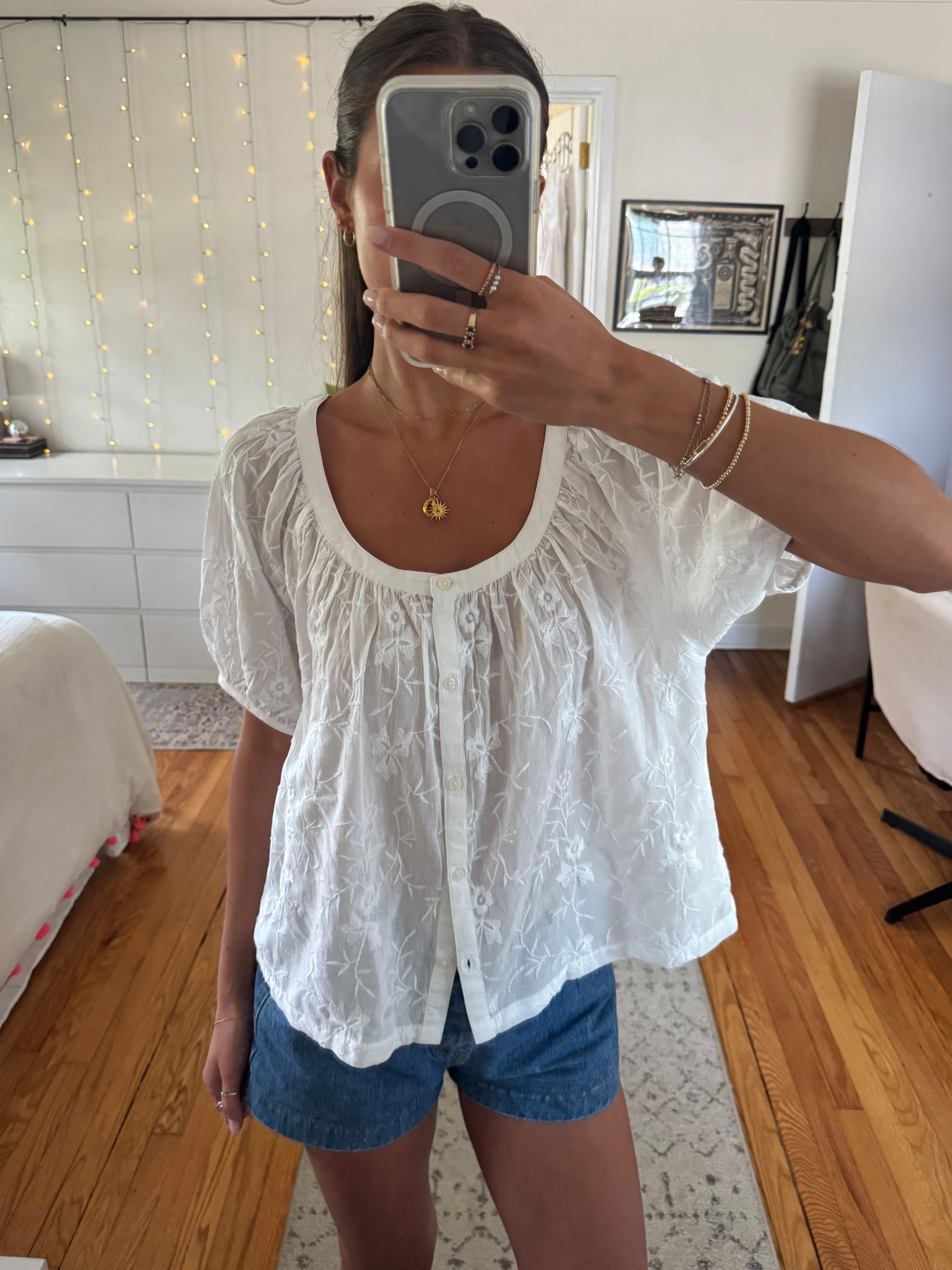 Wearing an xs in the top and a 25 in medium wash for the shorts!!!! 