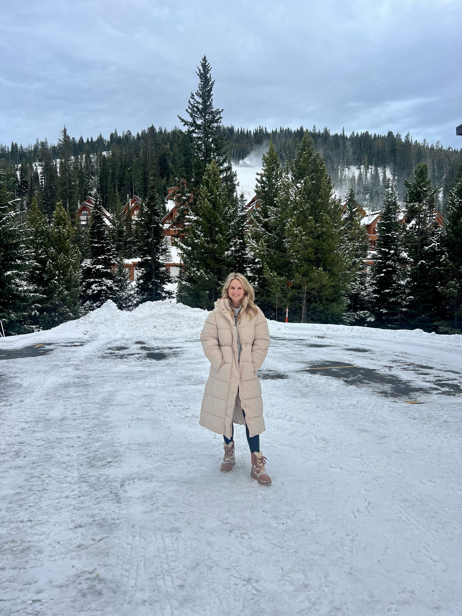 This heavy coat from Target is SO good, esp for the price! It chinches in at the waist to give you some shape! So warm and it’s on sale!
#boots #travel #western #target #winteroutfit


#LTKHoliday 

#LTKActive #LTKGiftGuide
