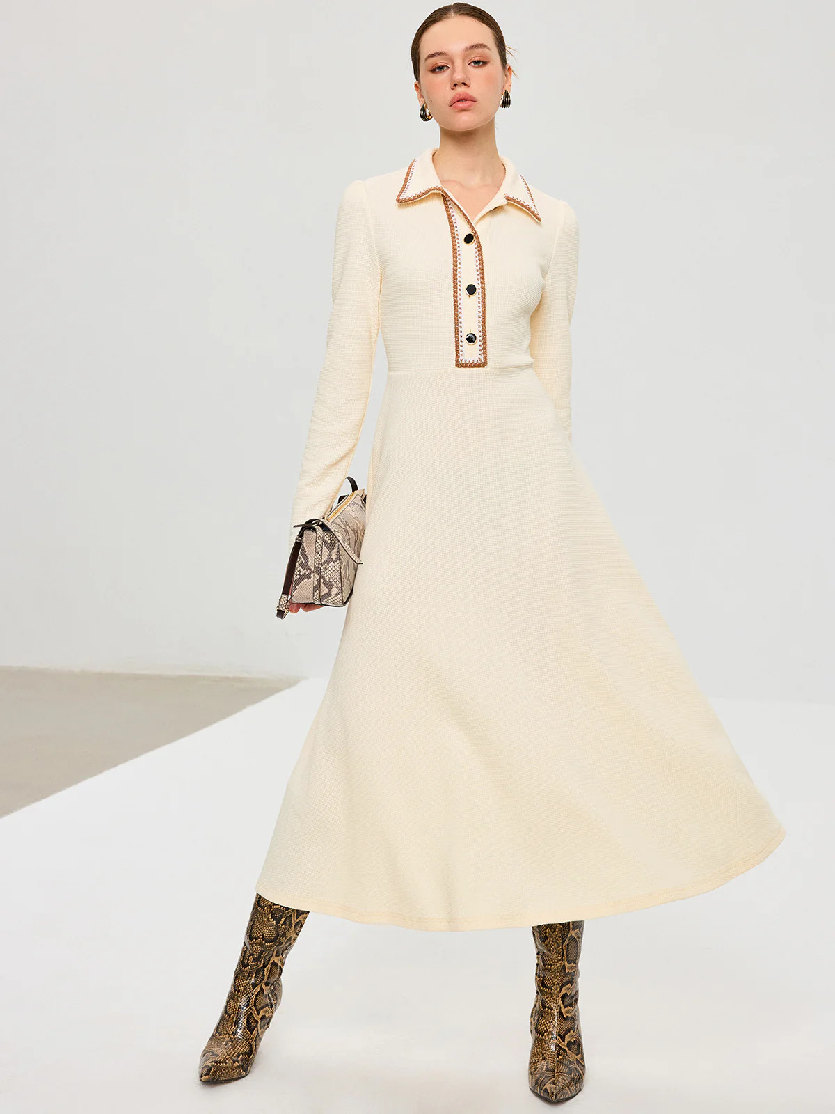 Contrast Trim Collared Midi Dress | Commense