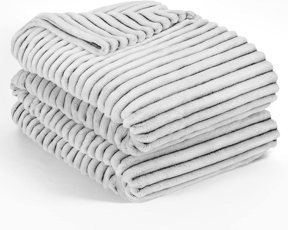 PAVILIA Soft Fleece King Bed Blanket Black and White, Large Fuzzy Plush Flannel Throw, Warm Cozy ... | Amazon (US)