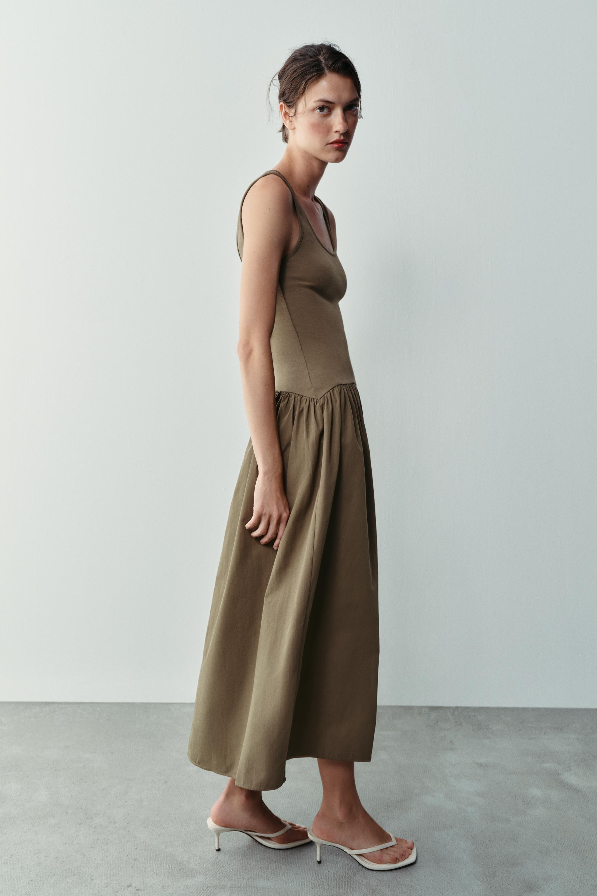 Model height: 176 cmDress with main fabric made of cotton. Round neckline and wide straps. Featur... | Zara UK